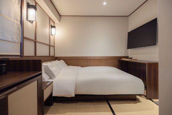 Basic Double Room | Desk, laptop workspace, free WiFi