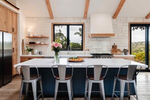 Micro-ondes, four, plaque de cuisson, lave-vaisselle