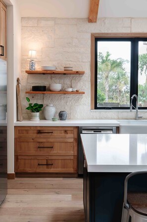 Micro-ondas, fogão, cooktop, lava-louças