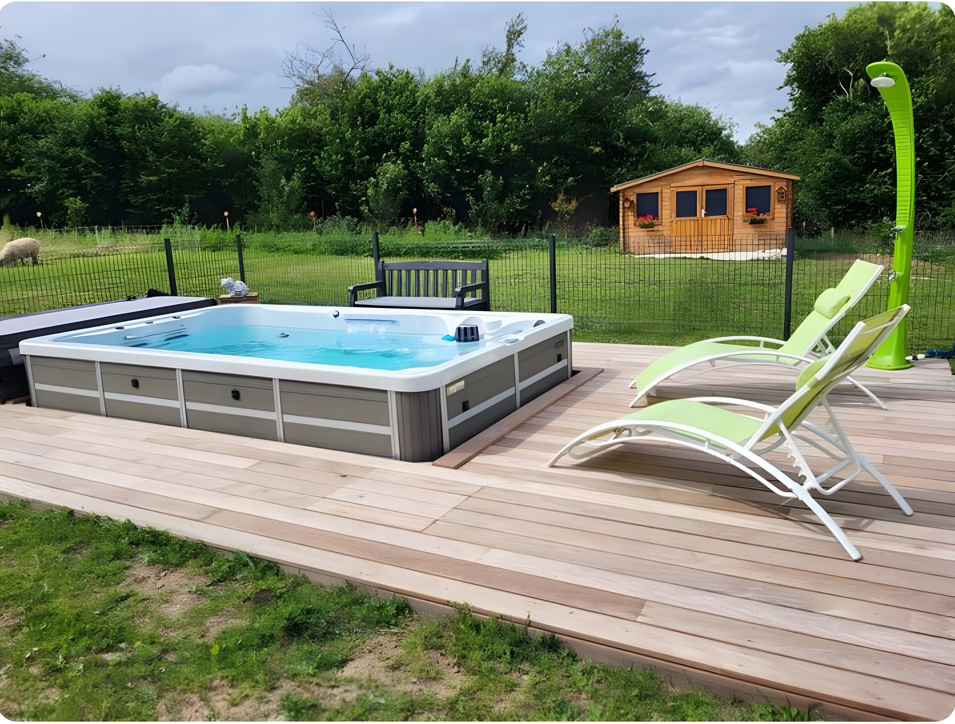 Bain à remous extérieur