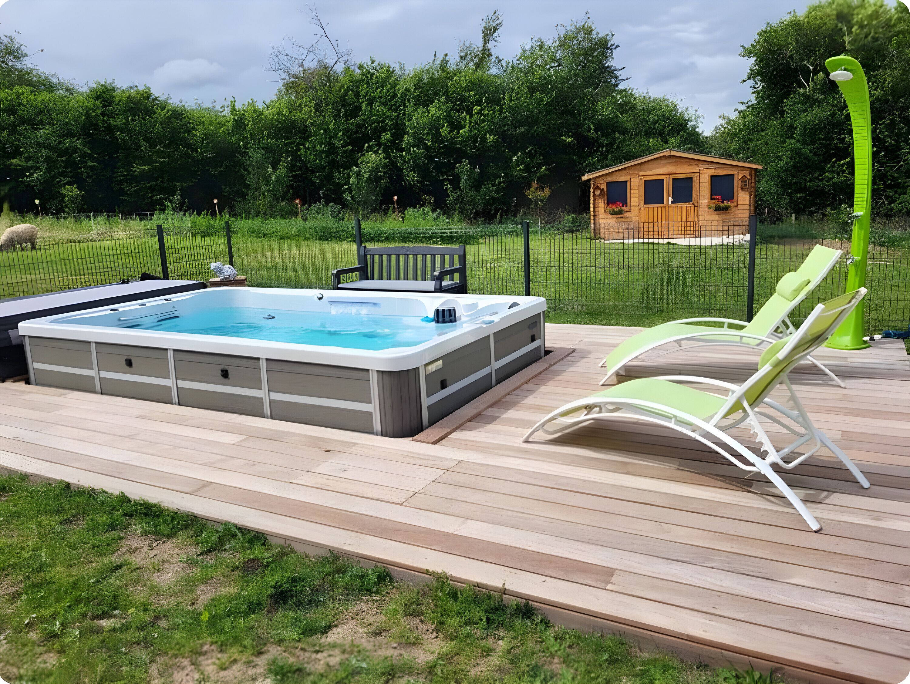 Bain à remous extérieur