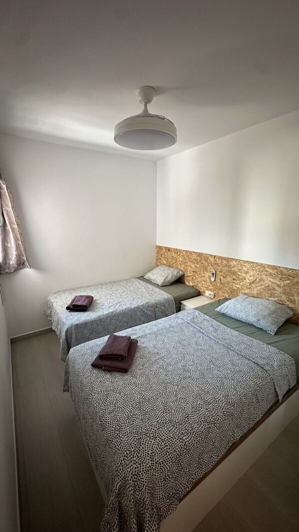 2 chambres, fer et planche à repasser, Wi-Fi gratuit, draps fournis