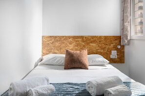 2 slaapkamers, een strijkplank/strijkijzer, gratis wifi, beddengoed