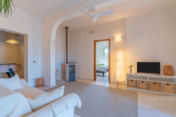 5 bedrooms, WiFi, bed sheets