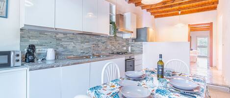 Fridge, microwave, dishwasher, coffee/tea maker