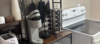 Charming 2-bedroom barndominimum very large garage WiFi, AC in serene Clinton