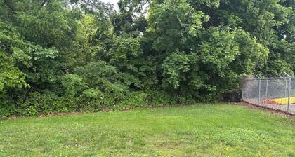 Charming 2-bedroom barndominimum very large garage WiFi, AC in serene Clinton