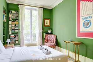 3 habitaciones, tabla de planchar con plancha, cuna de viaje y wifi 