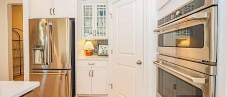 Fridge, oven, stovetop, dining tables