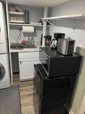 Microwave, coffee/tea maker, cookware/dishes/utensils