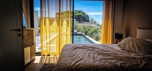 Iron/ironing board, WiFi, bed sheets, wheelchair access