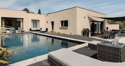 Villa Leshautsduluberon- Calme, piscine privée, Luberon