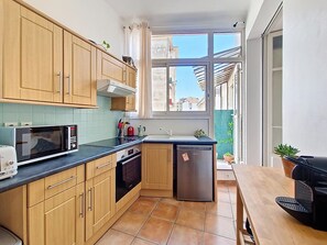 Fridge, microwave, oven, coffee/tea maker - N&J - PALAIS DE LA SIRENE - Central (Niza)