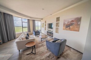 Smart TV - Cozy and Modern Two Bedroom Apartment (Nairobi)