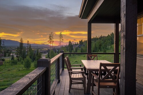Charming home w/ decks & hot tub
