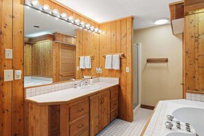 Een douche, een haardroger, handdoeken