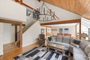 TV, fireplace, offices