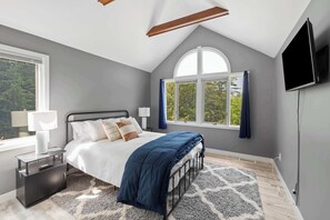 5 bedrooms, desk, iron/ironing board, WiFi