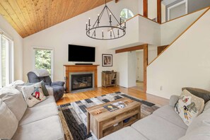 Télévision, cheminée, espaces bureaux