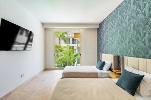 Deluxe Apartment | Premium bedding, in-room safe, laptop workspace, blackout drapes