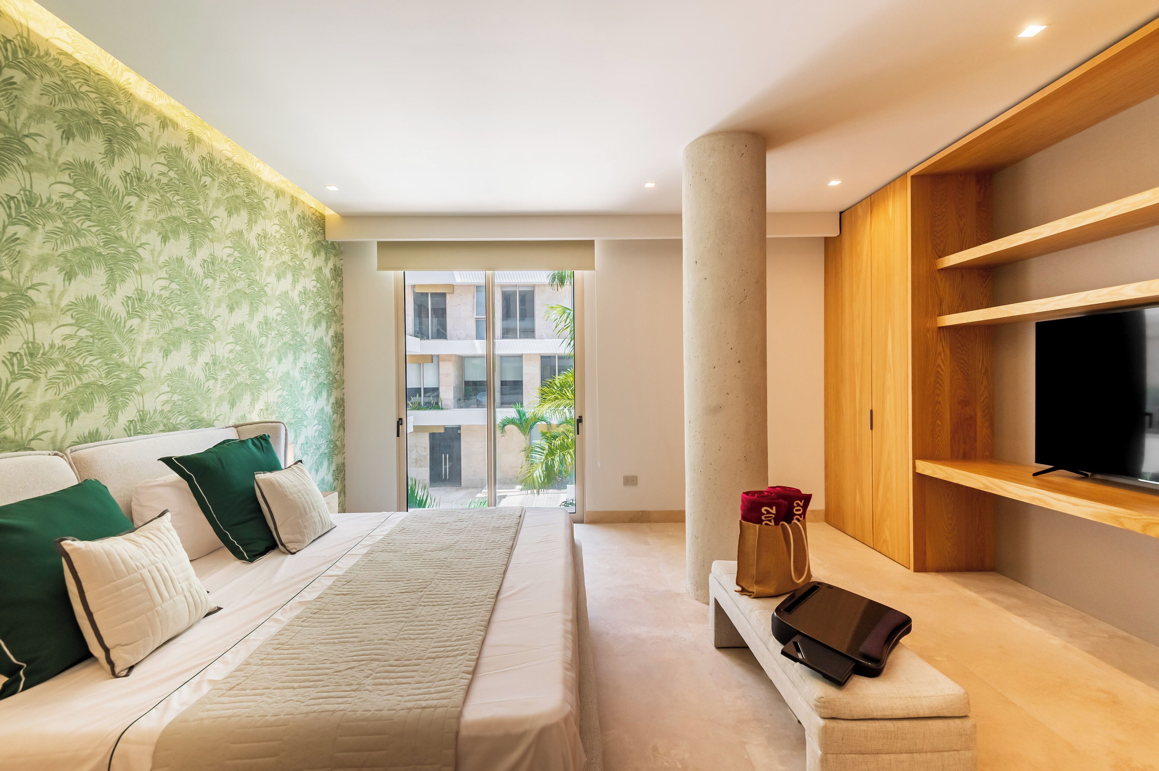 Deluxe appartement | Luxe beddengoed, een kluis op de kamer, een laptopwerkplek