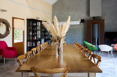 Dining. Bed and Breakfast 'Aestivum' with Private Terrace, Shared Garden and Wi-Fi