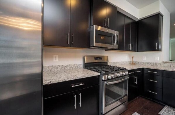Fridge, microwave, oven, stovetop