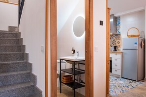 Interior - Country House 'Quercus' with Mountain View, Wi-Fi and Air Conditioning (Navaluenga)