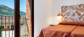 Quercus Country House with Mountain Views, Wi-Fi, and Air Conditioning