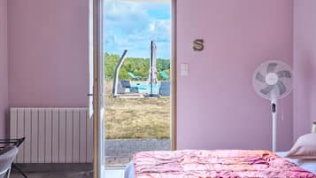 WiFi, bed sheets, wheelchair access