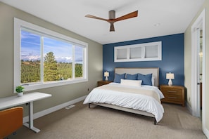 6 bedrooms, desk, iron/ironing board, travel cot