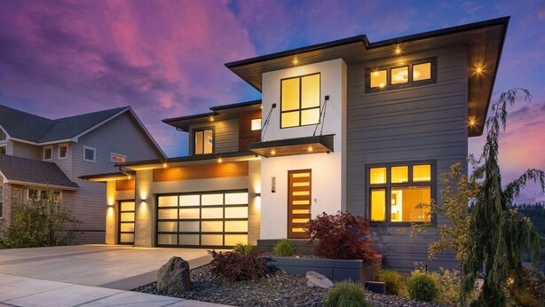 A modern two-story house with a garage, illuminated windows, and a well-maintained garden. - Spacious 6-bedroom, Views, King Beds, Hot Tub, Game Room near downtown Spokane (Spokane)