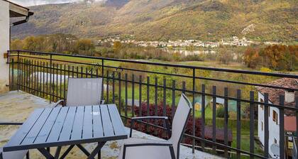 Villa 'Il Cortivo 81' with Lake View, Wi-Fi and Air Conditioning