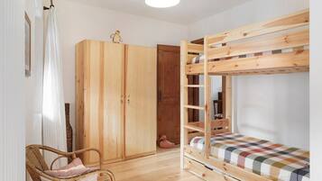 4 Schlafzimmer, BĂŒgeleisen/BĂŒgelbrett, WLAN, BettwĂ€sche