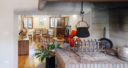 Villa 'Il Cortivo 81' with Lake View, Wi-Fi and Air Conditioning