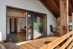 Outdoor dining - Apartment 'Kesselmoos' with Mountain View, Private Terrace and Wi-Fi (Nova Ponente)