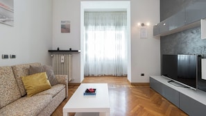Apartment (1 Bedroom) | Living area | TV