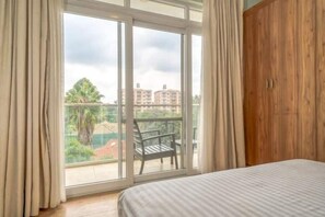 3 chambres, fer et planche à repasser, Wi-Fi, draps fournis