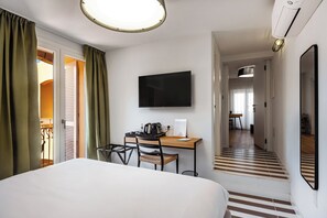 Standard Double Room, Balcony | Minibar, individually decorated, individually furnished - Valesmeralda Boutique Rooms  (Arzachena)