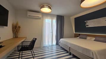 Camera Deluxe con letto matrimoniale o 2 letti singoli | Tende oscuranti, insonorizzazione, ferro/asse da stiro, Wi-Fi gratuito