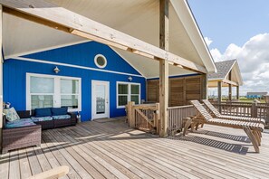 Terrace/patio - Beachfront, Views, 3bdr/2bth (Bolivar Peninsula)