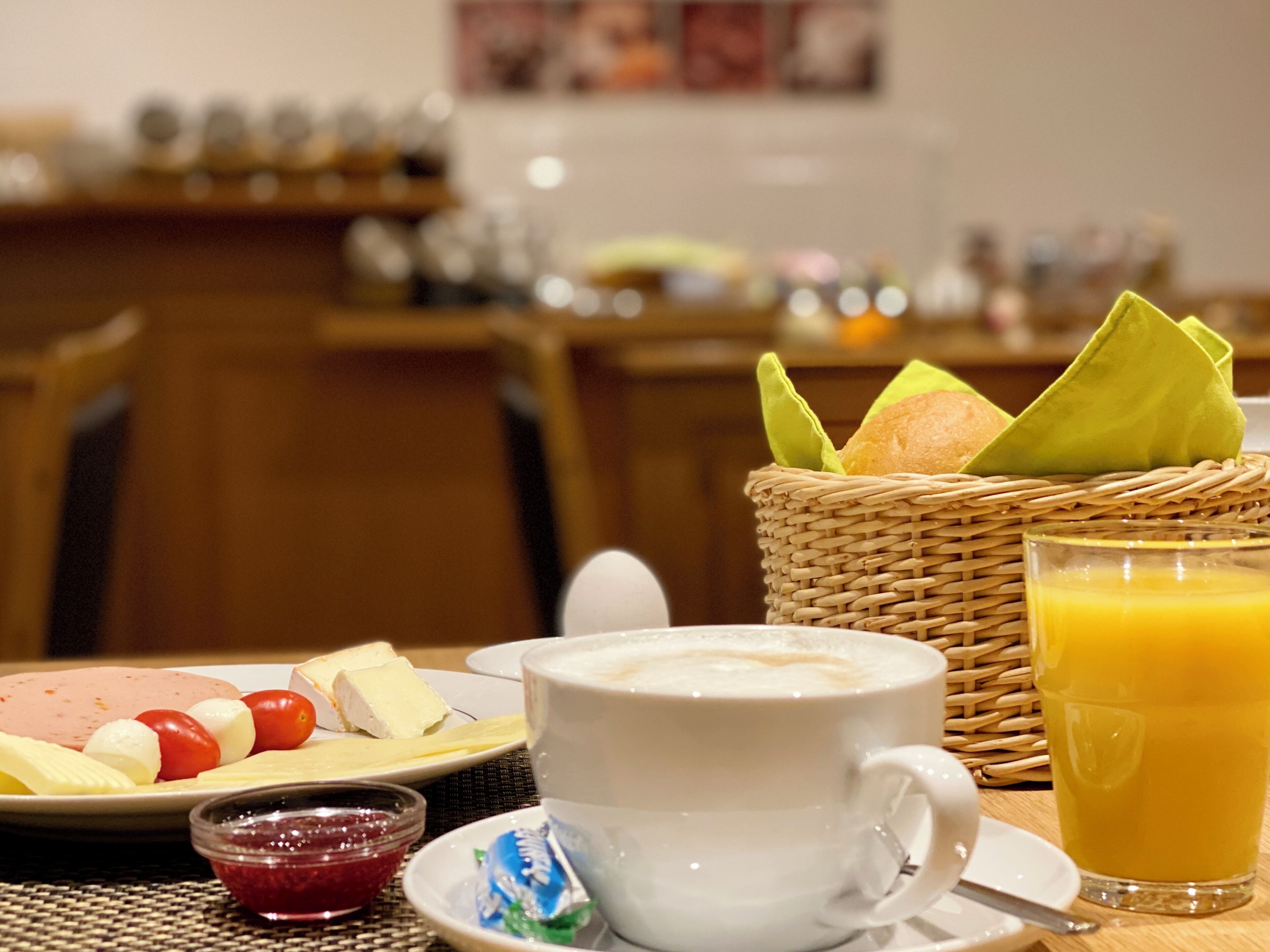 Tägliches Frühstücksbuffet gegen Gebühr