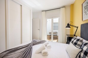 2 bedrooms, iron/ironing board, WiFi, bed sheets - Family apartment in the center of Jerez with courtyard (Jerez de la Frontera)