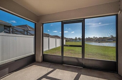 Bright & Cozy 3 BR Near Parks & Dining in Lakeland