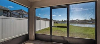 Bright & Cozy 3 BR Near Parks & Dining in Lakeland