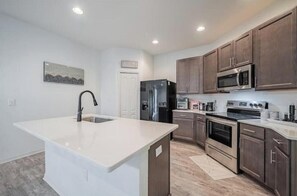 Réfrigérateur, micro-ondes, lave-vaisselle