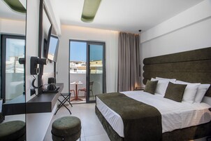 Standard Double Room, Balcony | In-room safe, blackout drapes, soundproofing, free WiFi