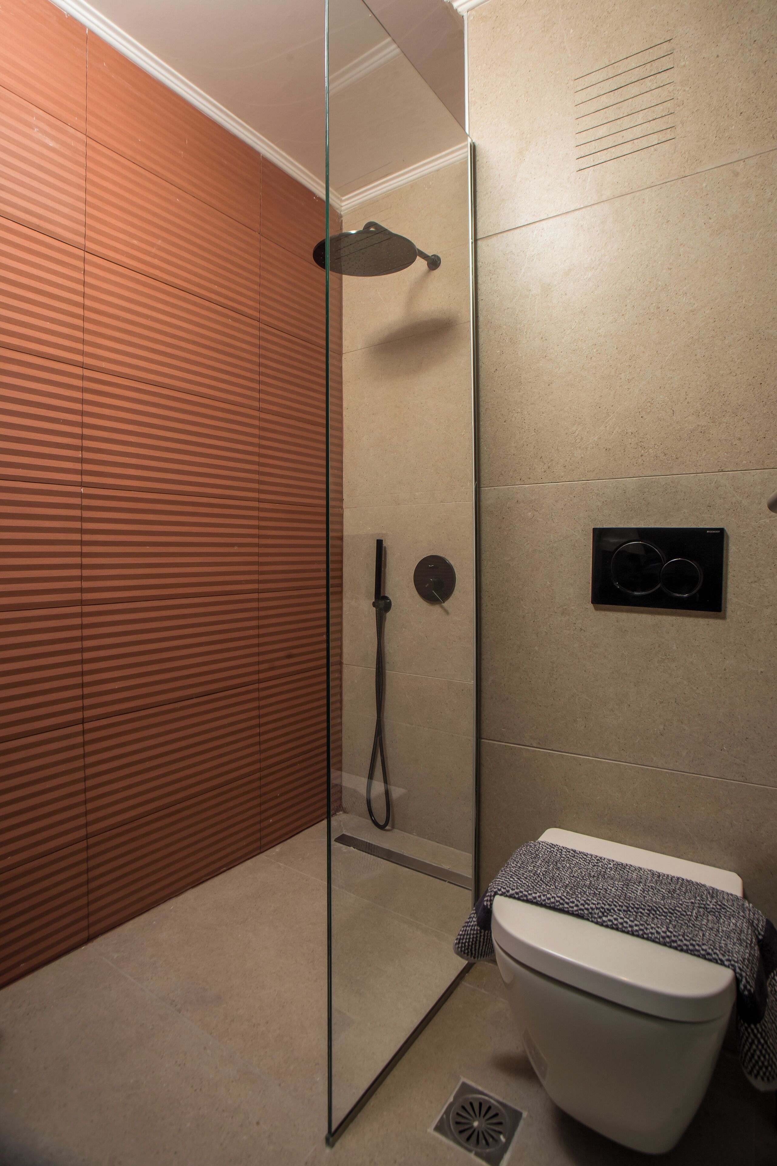 Standard-dobbeltværelse - balkon | Badeværelse | Bruser, brusehoved med spredningseffekt, gratis toiletartikler