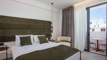 Standard-Doppelzimmer, Balkon | Zimmersafe, Verdunkelungsvorhänge, schallisolierte Zimmer