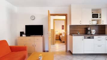 TV, tavolo da ping pong